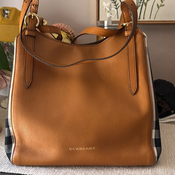 Burberry Handbags - Burberry small Canterbury tan grained leather tote